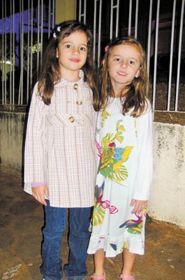 Irmãos Magalhães Leonel: Maria Julia (9 anos dia 28) e Anna Carolina